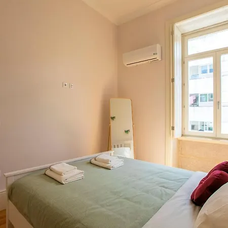 Apartment Lovelystay - 2br Flat With Ac In Duque De Loule Porto